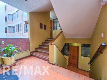 EN VENTA DEPARTAMENTO EN SANTIAGO DE SURCO, 112 m2. Cerca a Plaza Vea de Av. Ayacucho.