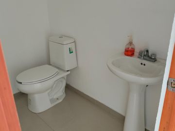 REMATO CASA EN RESIDENCIAL BOSQUES DE SANTA ANITA, BAJA DE PRECIO $ 2´680,000 A TRATAR EXCELENTE ESTADO