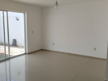 REMATO CASA EN RESIDENCIAL BOSQUES DE SANTA ANITA, BAJA DE PRECIO $ 2´680,000 A TRATAR EXCELENTE ESTADO