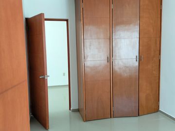REMATO CASA EN RESIDENCIAL BOSQUES DE SANTA ANITA, BAJA DE PRECIO $ 2´680,000 A TRATAR EXCELENTE ESTADO