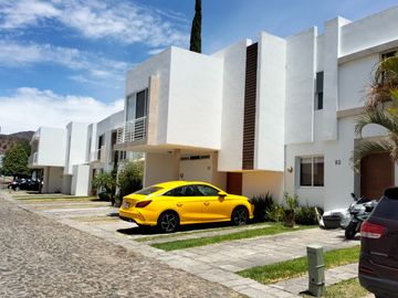 REMATO CASA EN RESIDENCIAL BOSQUES DE SANTA ANITA, BAJA DE PRECIO $ 2´680,000 A TRATAR EXCELENTE ESTADO