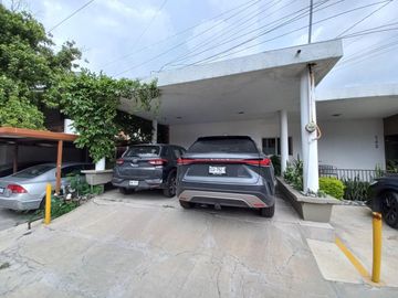 CASA DE UNA PLANTA REMODELADA COLONIA DEL VALLE SAN PEDRO GARZA GARCIA