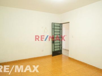 Venta De Casa en José Granda, cerca Av. Habich, San Martin De Porres