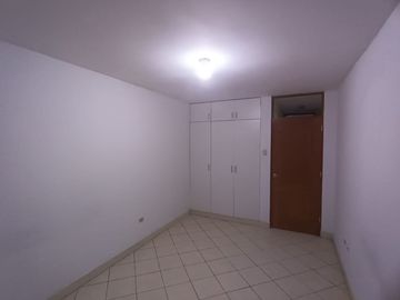 Casa en venta Av. Pedro Silva 1020 San Juan de Miraflores 176.46 m2  3 cuartos, 2 baños, 1 estacionamiento