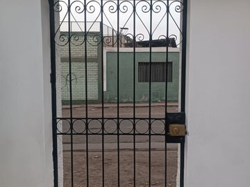 Casa en venta Av. Pedro Silva 1020 San Juan de Miraflores 176.46 m2  3 cuartos, 2 baños, 1 estacionamiento