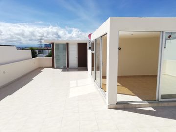 EXCELENTE RESIDENCIA EN PARQUE SAN JOSE, ZONA AZUL LOMAS DE ANGELÓPOLIS