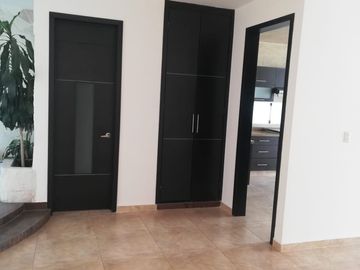 EXCELENTE RESIDENCIA EN PARQUE SAN JOSE, ZONA AZUL LOMAS DE ANGELÓPOLIS