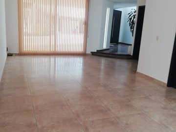 EXCELENTE RESIDENCIA EN PARQUE SAN JOSE, ZONA AZUL LOMAS DE ANGELÓPOLIS