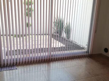 EXCELENTE RESIDENCIA EN PARQUE SAN JOSE, ZONA AZUL LOMAS DE ANGELÓPOLIS