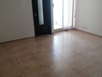 EXCELENTE RESIDENCIA EN PARQUE SAN JOSE, ZONA AZUL LOMAS DE ANGELÓPOLIS