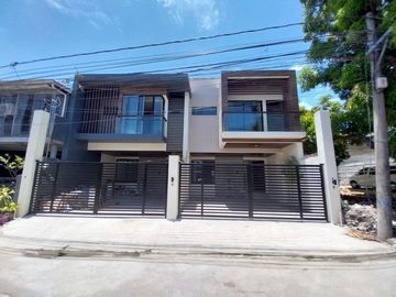 For Sale Brand new Modern Design Two (2) Storey Duplex House and Lot in Better Living Parañaque City