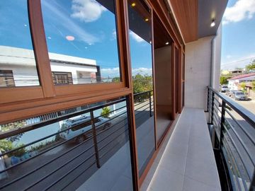 For Sale Modern Design Four (4) Storey Triplex House and Lot in Better Living Parañaque City