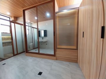 For Sale Modern Design Four (4) Storey Triplex House and Lot in Better Living Parañaque City