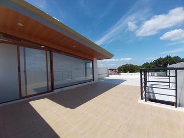 For Sale Modern Design Four (4) Storey Triplex House and Lot in Better Living Parañaque City