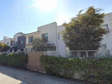 ¡¡HERMOSA CASA EN UNA DE LAS MEJORES ZONAS DE RESIDENCIAL SOLARES EN ZAPOPAN JALISCO!!