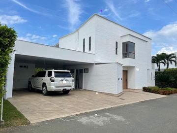 VENDO CASA EN LA MORADA A LAS AFUERAS DE CALI VALLE DEL CAUCA