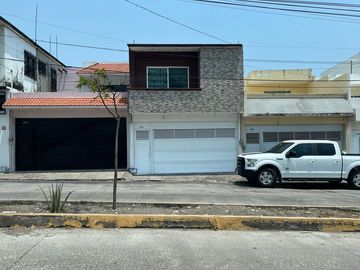 CASA EN VENTA EN AV CANDIDO AGUILAR EN BOCA DEL RÍO