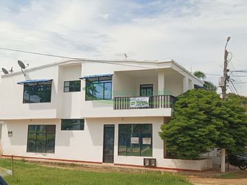 VENDEMOS HERMOSA CASA DE DOS PISOS EN RICAURTE