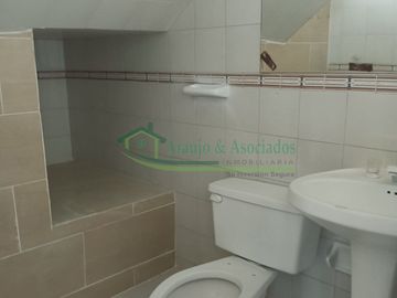 VENDEMOS HERMOSA CASA DE DOS PISOS EN RICAURTE