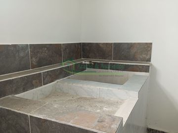 VENDEMOS HERMOSA CASA DE DOS PISOS EN RICAURTE