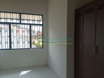 VENDEMOS HERMOSA CASA DE DOS PISOS EN RICAURTE