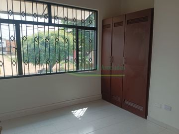 VENDEMOS HERMOSA CASA DE DOS PISOS EN RICAURTE