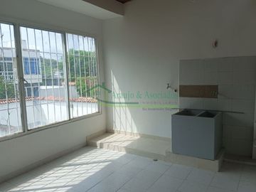 VENDEMOS HERMOSA CASA DE DOS PISOS EN RICAURTE