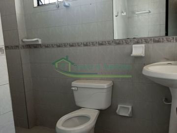 VENDEMOS HERMOSA CASA DE DOS PISOS EN RICAURTE