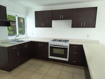 CASA EN VENTA EN METEPEC FRACC. BANUS