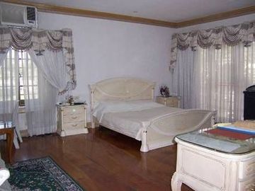 For Sale: 5 Bedrooms Corner House and Lot in Acropolis Green Subdivision, Quezon City
