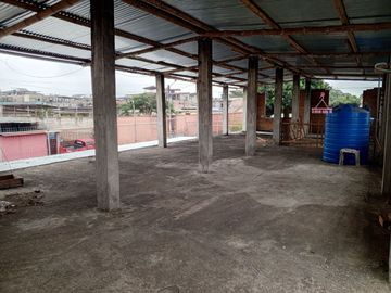 Se vende Casa con amplio terreno en Pasaje