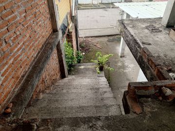 Se vende Casa con amplio terreno en Pasaje