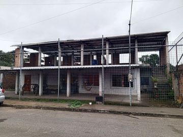 Se vende Casa con amplio terreno en Pasaje