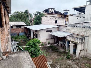 Se vende Casa con amplio terreno en Pasaje