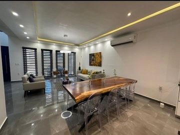 CASA EN VENTA EN MAZATLAN  CON TRIPLE ALTURA EN PRIVADA CON ALBERCA Y ACCESO CONTROLADO A SOLO PASOS DE LA PLAYA (SECTOR CERRITOS) DE TRES RECAMARAS