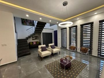 CASA EN VENTA EN MAZATLAN  CON TRIPLE ALTURA EN PRIVADA CON ALBERCA Y ACCESO CONTROLADO A SOLO PASOS DE LA PLAYA (SECTOR CERRITOS) DE TRES RECAMARAS
