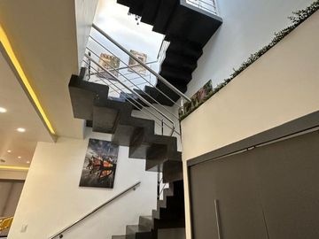 CASA EN VENTA EN MAZATLAN  CON TRIPLE ALTURA EN PRIVADA CON ALBERCA Y ACCESO CONTROLADO A SOLO PASOS DE LA PLAYA (SECTOR CERRITOS) DE TRES RECAMARAS