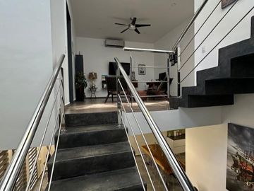 CASA EN VENTA EN MAZATLAN  CON TRIPLE ALTURA EN PRIVADA CON ALBERCA Y ACCESO CONTROLADO A SOLO PASOS DE LA PLAYA (SECTOR CERRITOS) DE TRES RECAMARAS