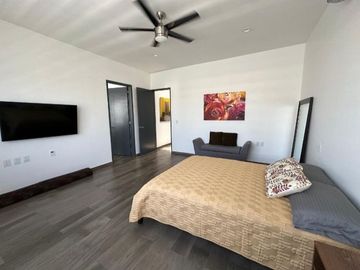 CASA EN VENTA EN MAZATLAN  CON TRIPLE ALTURA EN PRIVADA CON ALBERCA Y ACCESO CONTROLADO A SOLO PASOS DE LA PLAYA (SECTOR CERRITOS) DE TRES RECAMARAS