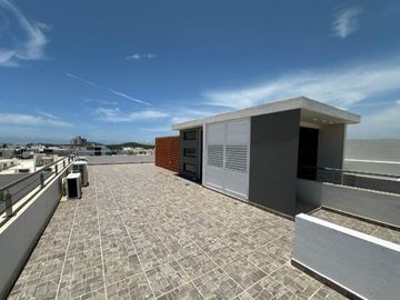 CASA EN VENTA EN MAZATLAN  CON TRIPLE ALTURA EN PRIVADA CON ALBERCA Y ACCESO CONTROLADO A SOLO PASOS DE LA PLAYA (SECTOR CERRITOS) DE TRES RECAMARAS