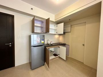 AVIDAARCA15XXT3: For Sale Unfurnished 1 BR with Balcony in Avida Towers One Union Place