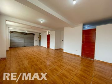🏠✨ ¡Casa + Local Comercial en Puente Piedra con Parámetros para 5 Pisos y Terraza! 🏙️💼