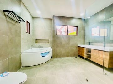 For Sale Newly Made Beautiful Modern 2 storey House in Greenwoods Executive Village