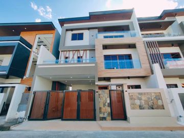 For Sale Newly Built Stylish Design 3 storey House in Greenwoods Executive Village
