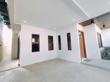 For Sale Newly Built Stylish Design 3 storey House in Greenwoods Executive Village