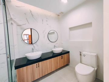 For Sale Newly Built Stylish Design 3 storey House in Greenwoods Executive Village