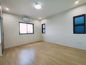 For Sale Newly Built Stylish Design 3 storey House in Greenwoods Executive Village