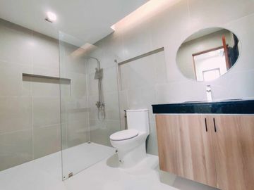 For Sale Newly Built Stylish Design 3 storey House in Greenwoods Executive Village