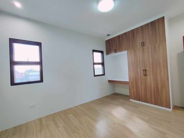For Sale Newly Built Stylish Design 3 storey House in Greenwoods Executive Village