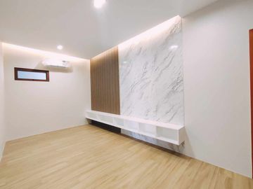 For Sale Newly Built Stylish Design 3 storey House in Greenwoods Executive Village